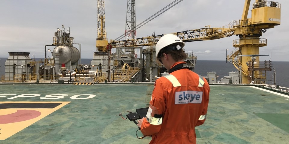 Skeye in action on a large FPSO off the coast of Angola. The company for now does not inspect valves. Franken states that it could be possible (leak detection) but for now there haven’t been client requests in this area.