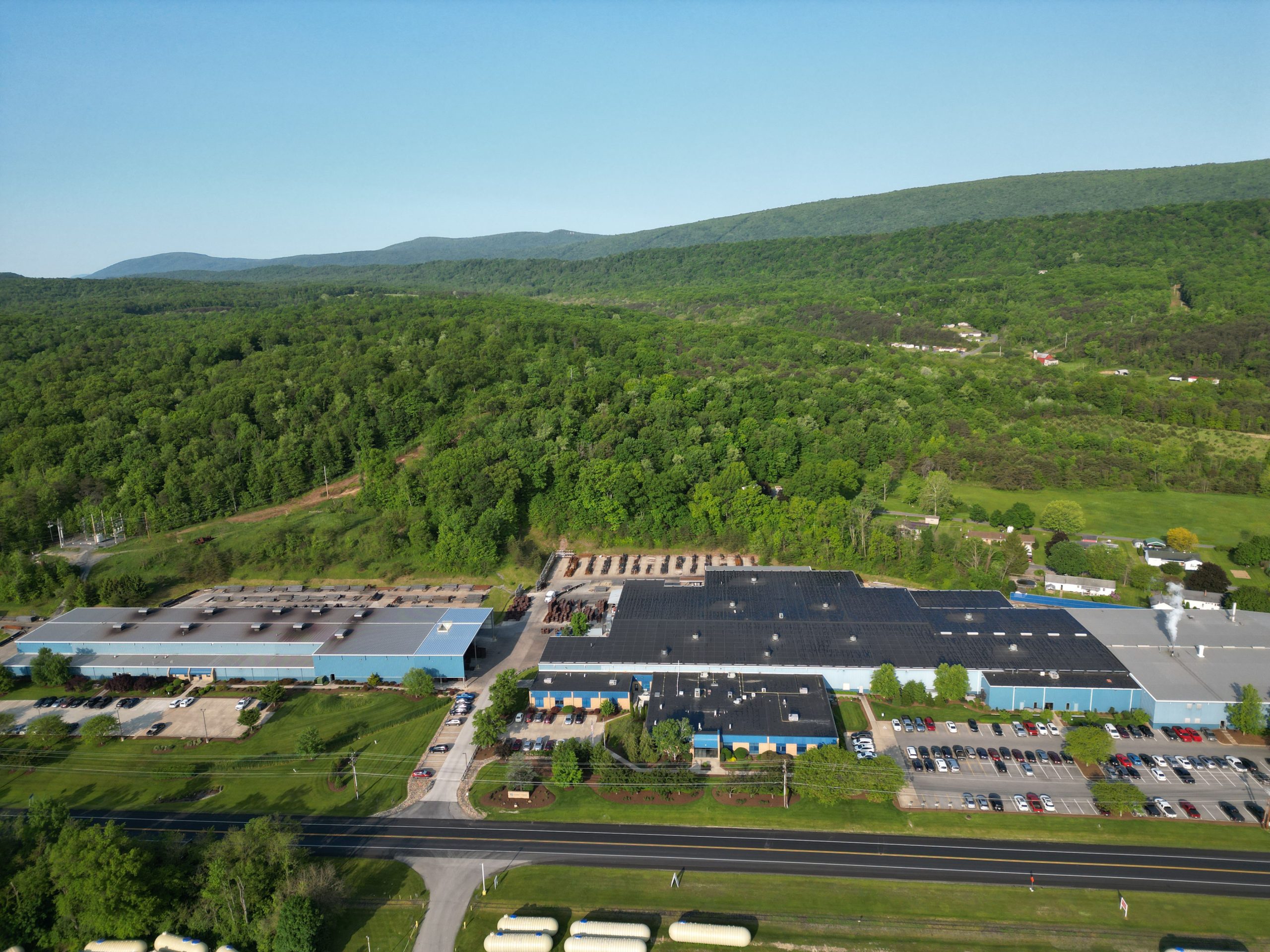 Overhead glimpse of a portion of Bonney Forge corporate headquarters located in Mount Union, PA. The manufacturing facility and warehouse stretches over 320,000 sq. ft. on 60+ acres of land. Overhead glimpse of a portion of Bonney Forge corporate headquarters located in Mount Union, PA. The manufacturing facility and warehouse stretches over 320,000 sq. ft. on 60+ acres of land.