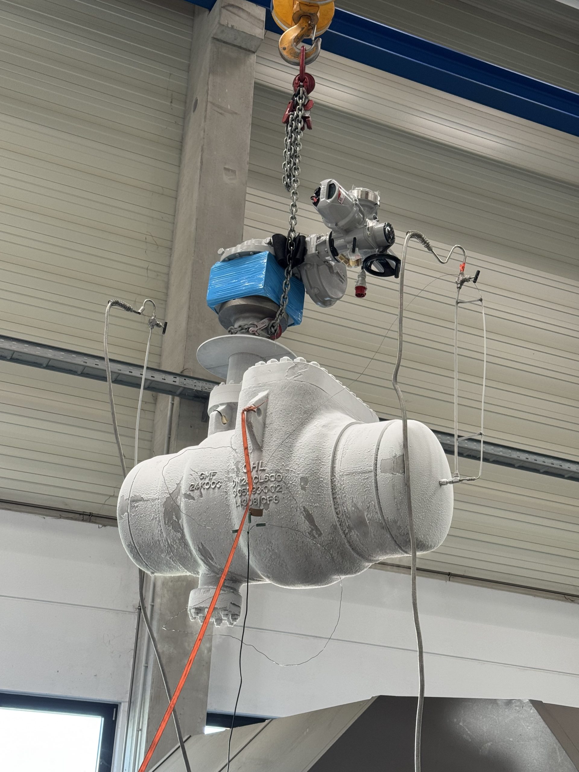 IMG_3562 Cryogenic test of high pressure valves.