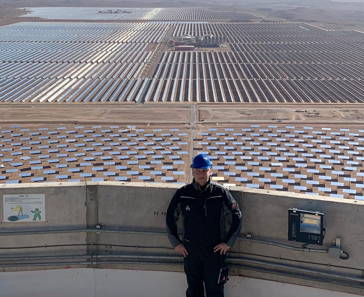 OHL service engineer on top of the tower in NOOR CSP plant in Morocco. OHL service engineer on top of the tower in NOOR CSP plant in Morocco.