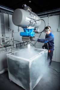 Testing the stem seal of a cryogenic valve using a helium detector with sniffer probe.