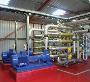 Ultrafiltration (UF) membrane side stream configuration. By Aquabio Ltd. - Own work, CC BY-SA 3. (Wikipedia).